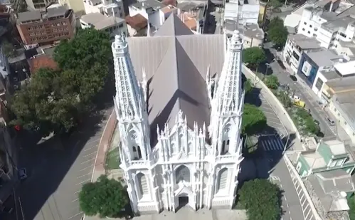 
          Imagem ilustrativa da imagem Uma viagem pela história em aulas sobre monumentos do Centro de Vitória
          