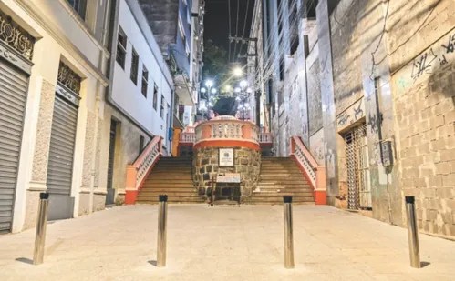 
          Imagem ilustrativa da imagem Uma viagem pela história em aulas sobre monumentos do Centro de Vitória
          