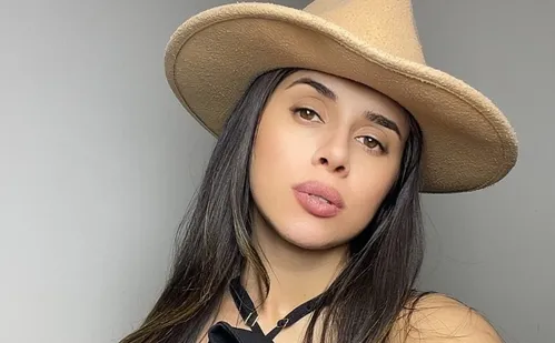 
          Imagem ilustrativa da imagem VÍDEO | Cantora é agredida em frente de casa e tem parte do cabelo cortado em SC
          