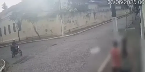 
          Imagem ilustrativa da imagem VÍDEO: Homem exibe genitália para mulheres no meio da rua, no bairro da Várzea
          