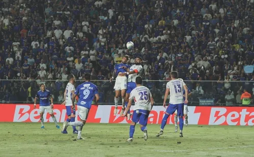 
          Imagem ilustrativa da imagem Vitória Cup: ingressos à venda para jogos de Cruzeiro, Desportiva e argentinos
          