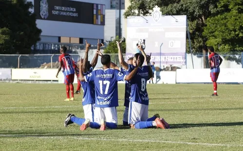 
          Imagem ilustrativa da imagem Vitória atropela, termina em 1º e enfrenta o Vilavelhense
          