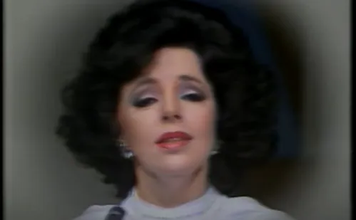 
          Imagem ilustrativa da imagem Voz marcante da música clássica, Maria Lúcia Godoy morre aos 100 anos
          