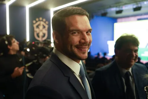 
          Imagem ilustrativa da imagem Xaud assume CBF e estabelece prioridades: diminuir estaduais, fair play financeiro e criação de liga
          