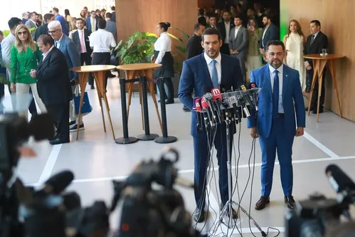 
          Imagem ilustrativa da imagem Xaud diz que não irá interferir em trabalho de Ancelotti na seleção: ‘Ele terá autonomia total’
          