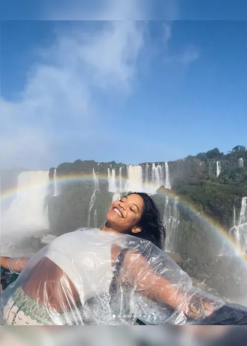 Imagem ilustrativa da imagem Corpo de brasileira morta em trilha na Indonésia deve chegar ao Rio na quarta, diz companhia aérea