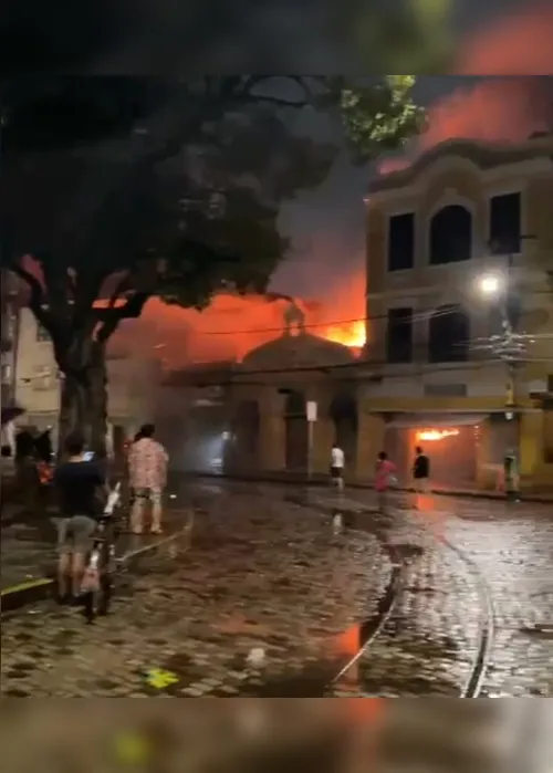 Imagem ilustrativa da imagem Incêndio no Bairro de São José e quedas de árvores no Espinheiro  e em Casa Amarela