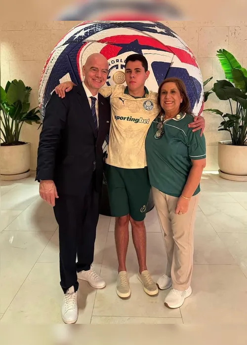 Imagem ilustrativa da imagem Infantino encontra torcedores símbolos do Palmeiras durante o Mundial de Clubes: ‘Emocionante’
