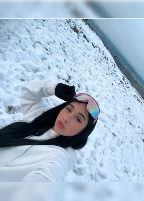 Imagem ilustrativa da imagem Influencer brasileira e o namorado são presos com R$ 38 mil em drogas na Irlanda