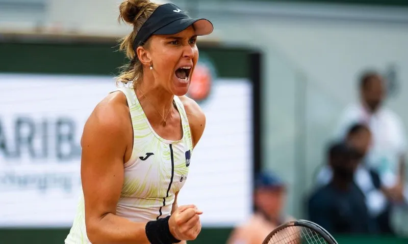 Imagem ilustrativa da imagem Bia Haddad, ao lado da alemã, avança às oitavas de final de duplas em Wimbledon