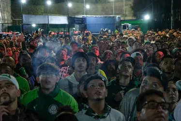 Imagem ilustrativa da imagem Chelsea murcha ‘carnaval’ no entorno do Allianz Parque após eliminar Palmeiras do Mundial