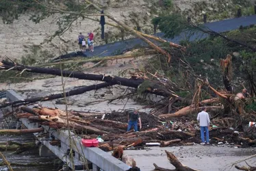 Imagem ilustrativa da imagem Enchente no Texas deixa mais de 20 mortos e 23 meninas desaparecidas em acampamento