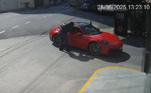 
          Imagem ilustrativa da imagem Empresário em Porsche é morto a tiros em São Paulo
          