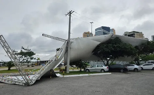 
          Imagem ilustrativa da imagem Eventos culturais são cancelados após fortes ventos no ES
          