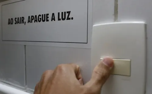 
          Imagem ilustrativa da imagem Nova tarifa social de energia elétrica passa a valer neste sábado
          