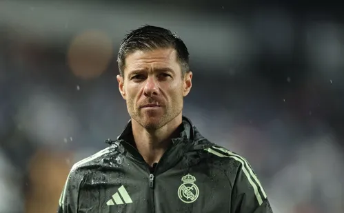 
          Imagem ilustrativa da imagem Xabi Alonso cita perda de controle contra o Dortmund
          