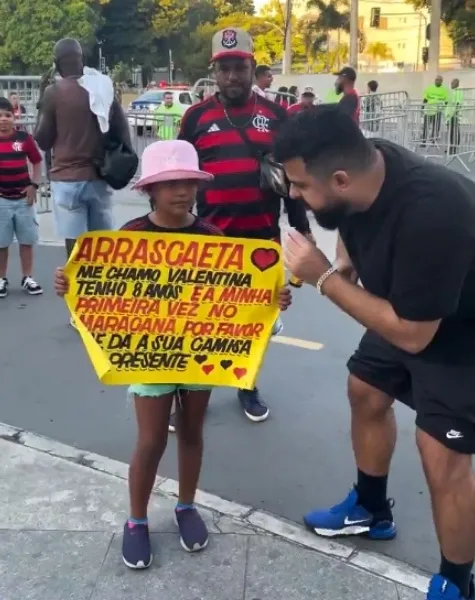 Imagem ilustrativa da imagem Capixaba se emociona em primeira vez no Maracanã e Arrascaeta promete camisa