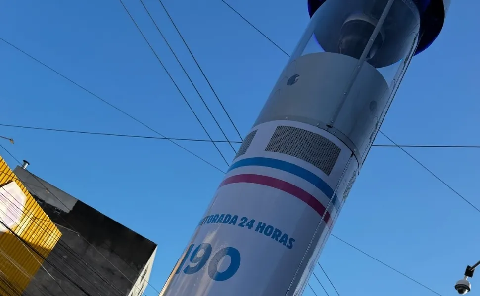 Imagem ilustrativa da imagem Cariacica recebe primeiro totem de segurança do ES com IA e botão de emergência