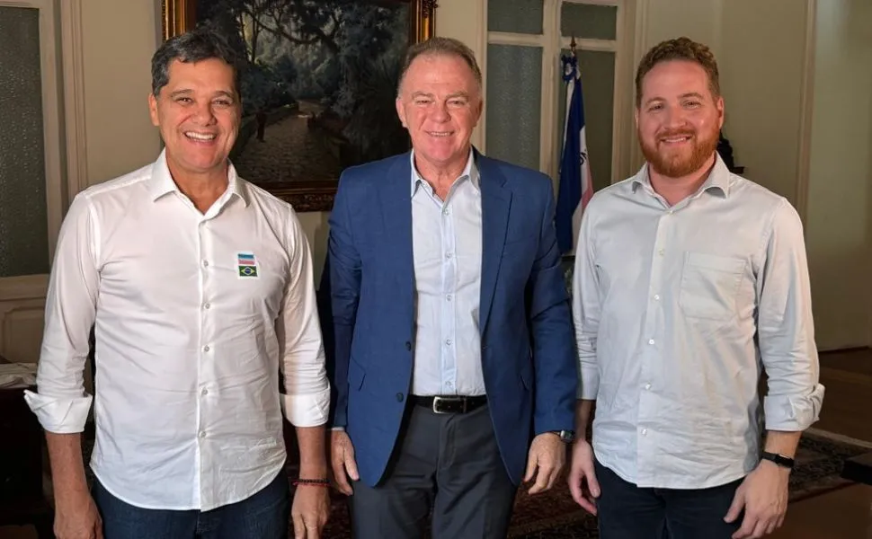 Imagem ilustrativa da imagem Casagrande anuncia Bônus Desempenho para 15 mil professores da Rede Estadual