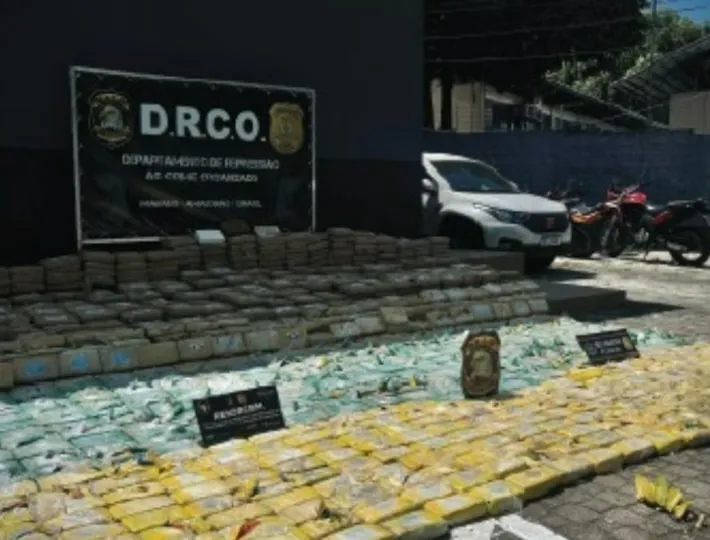 Imagem ilustrativa da imagem Como a polícia descobriu carga de drogas avaliada em R$ 50 milhões no Rio Solimões
