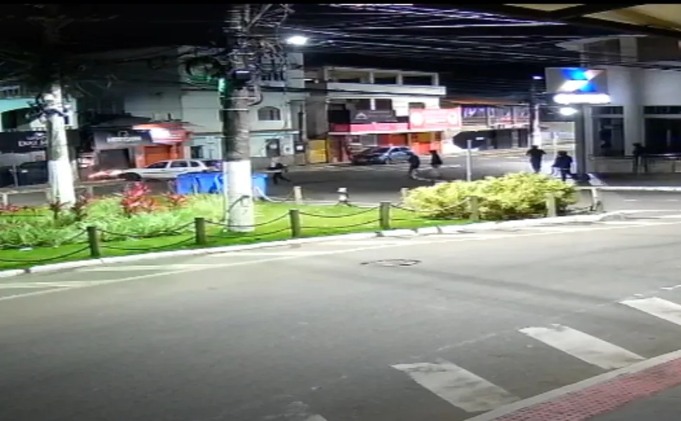 Imagem ilustrativa da imagem Criminosos usam carro para invadir e roubar loja de eletrônicos na Serra