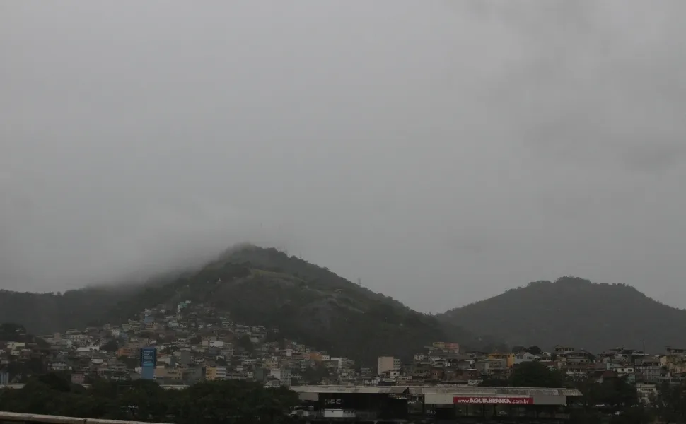 Imagem ilustrativa da imagem ES recebe alerta de tempestades e ventos costeiros; Veja previsão para essa semana