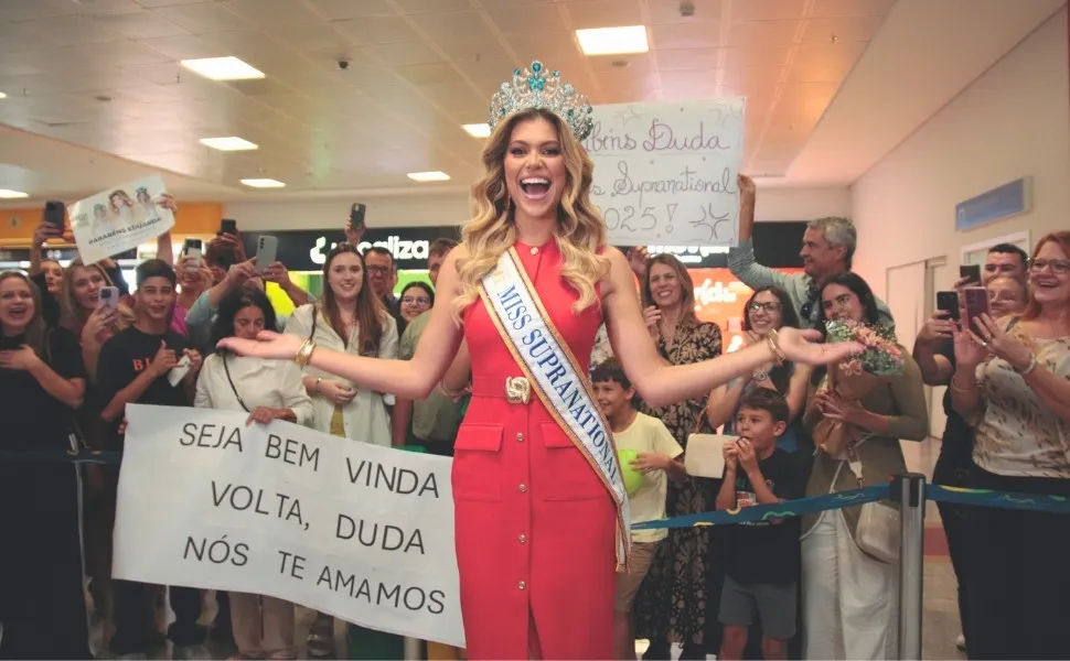 Imagem ilustrativa da imagem Eleita a mais bonita do mundo, capixaba dá recado para meninas que se acham feias