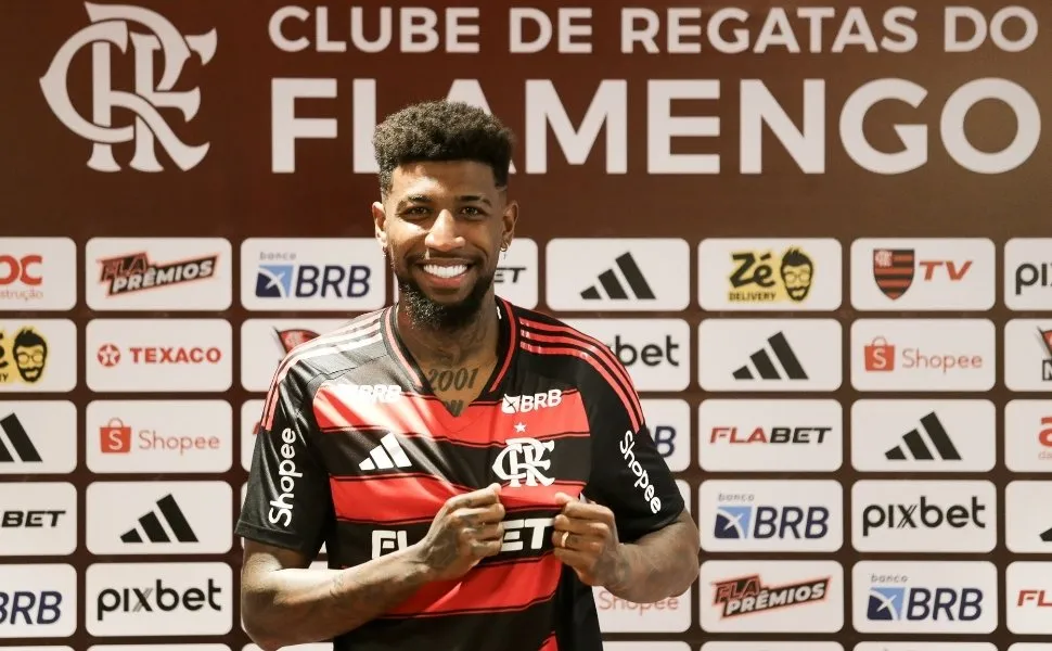 Imagem ilustrativa da imagem Emerson Royal faz juras ao Flamengo e pede tempo para estar 100%: 'É um sonho"