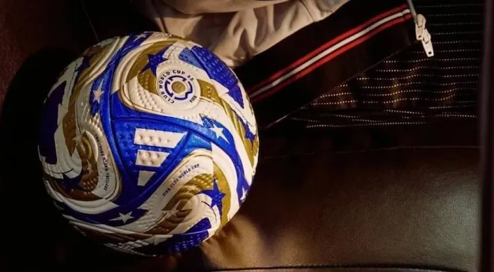 Imagem ilustrativa da imagem Fifa revela novo modelo da bola que será usada na reta final do Mundial de Clubes; veja