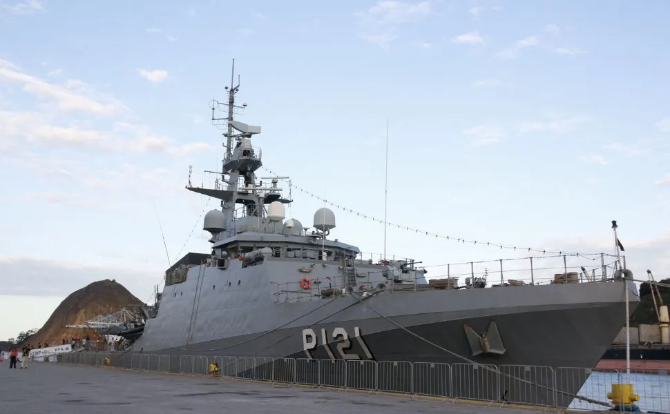 Imagem ilustrativa da imagem Fila e encanto em visita a navio no último dia de férias