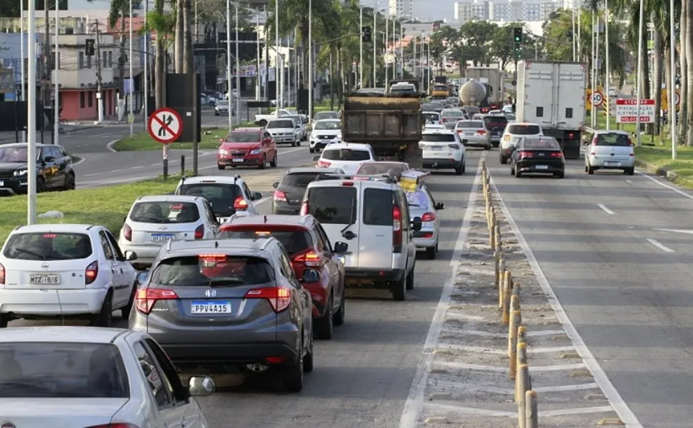Imagem ilustrativa da imagem Governo Federal quer obrigar operadoras a ampliarem sinal de celular nas rodovias