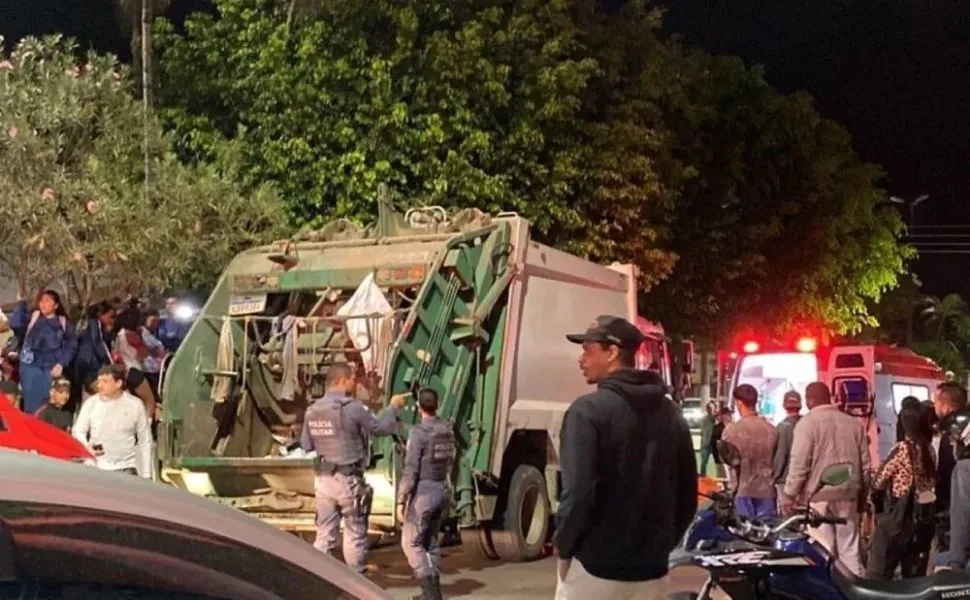 Imagem ilustrativa da imagem Idoso é atropelado por caminhão de lixo e fica ferido no Sul do ES