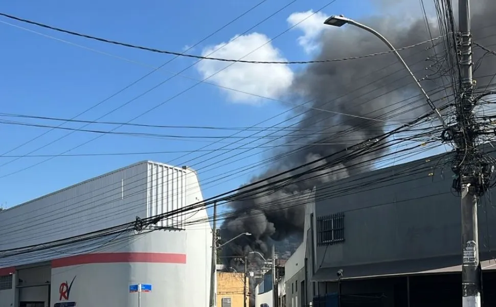 Imagem ilustrativa da imagem Incêndio atinge oficina de eletrodomésticos em Vitória