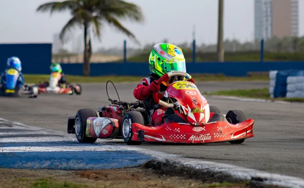 Imagem ilustrativa da imagem Irmãos capixabas estreiam em provas nacionais na Copa Brasil de Kart