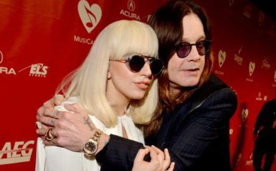Imagem ilustrativa da imagem Lady Gaga homenageia Ozzy Osbourne em show após morte do cantor; assista