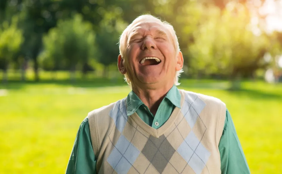 Imagem ilustrativa da imagem Mais idosos fazem implante dentário para ter sorriso de volta