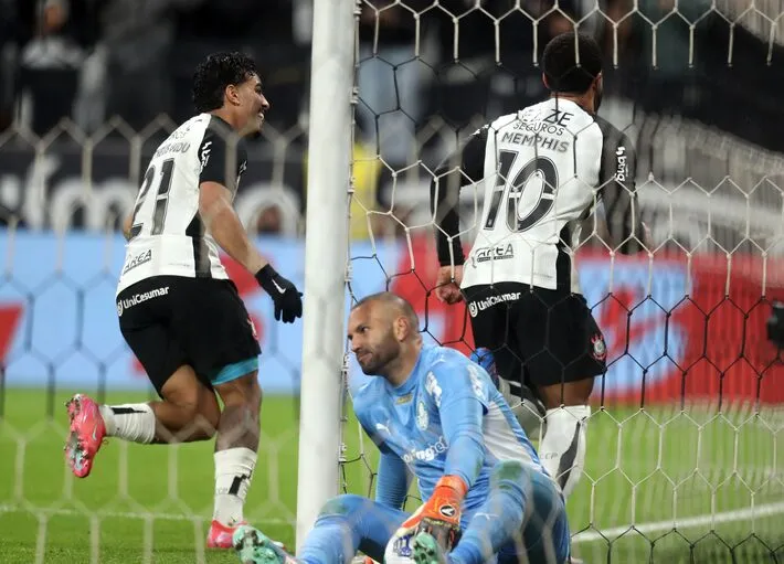 Imagem ilustrativa da imagem Memphis diz que ‘todo dérbi é uma final’ e ameniza crise com Corinthians: ‘Fora de proporção’