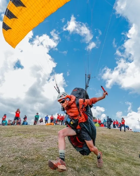 Imagem ilustrativa da imagem Mineiro conquista a terceira edição da Travessia do Espírito Santo de parapente