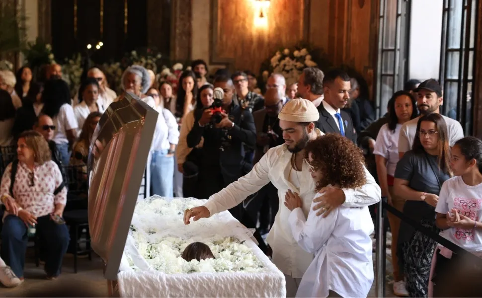 Imagem ilustrativa da imagem 'Minha mãe descansou', diz Francisco Gil no velório de Preta Gil