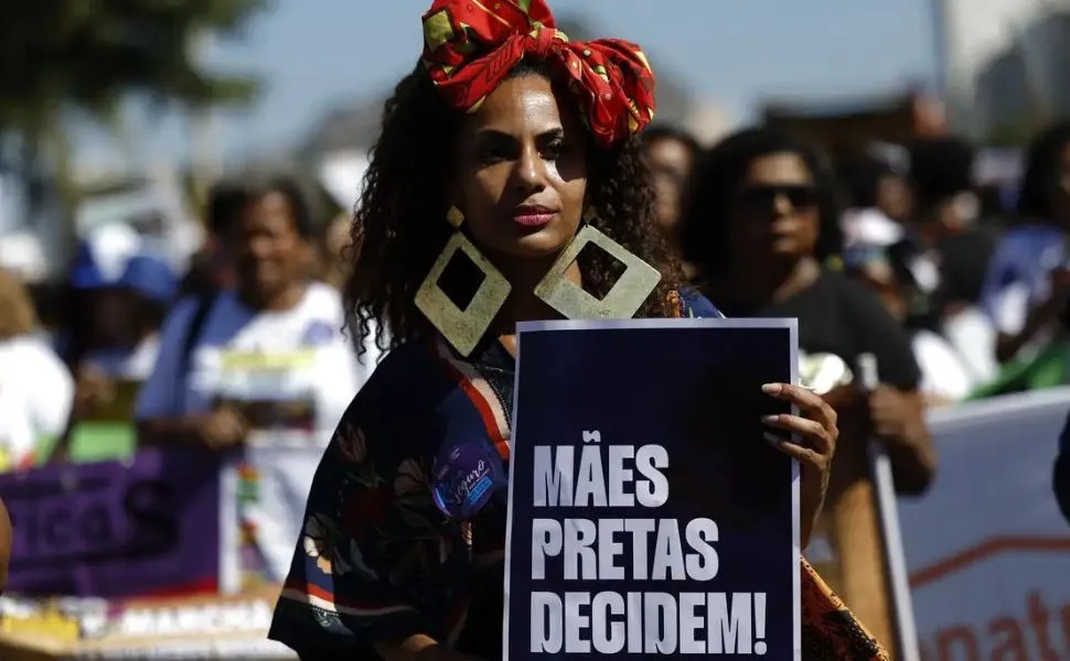 Imagem ilustrativa da imagem Mulheres negras reivindicam justiça e bem-viver em marcha no Rio