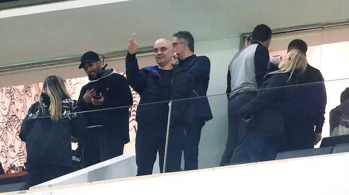 Imagem ilustrativa da imagem Não é só Alexandre de Moraes: veja outros corintianos famosos que frequentam a Neo Química Arena