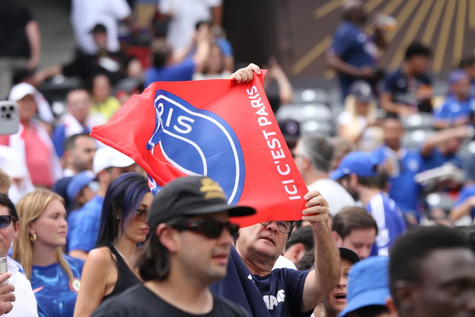 Imagem ilustrativa da imagem O mundo é azul: veja fotos da final da Copa do Mundo de Clubes