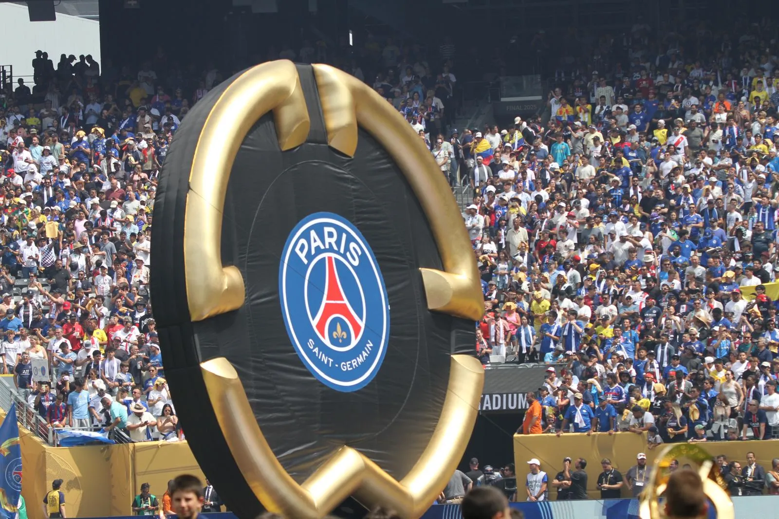 Imagem ilustrativa da imagem O mundo é azul: veja fotos da final da Copa do Mundo de Clubes