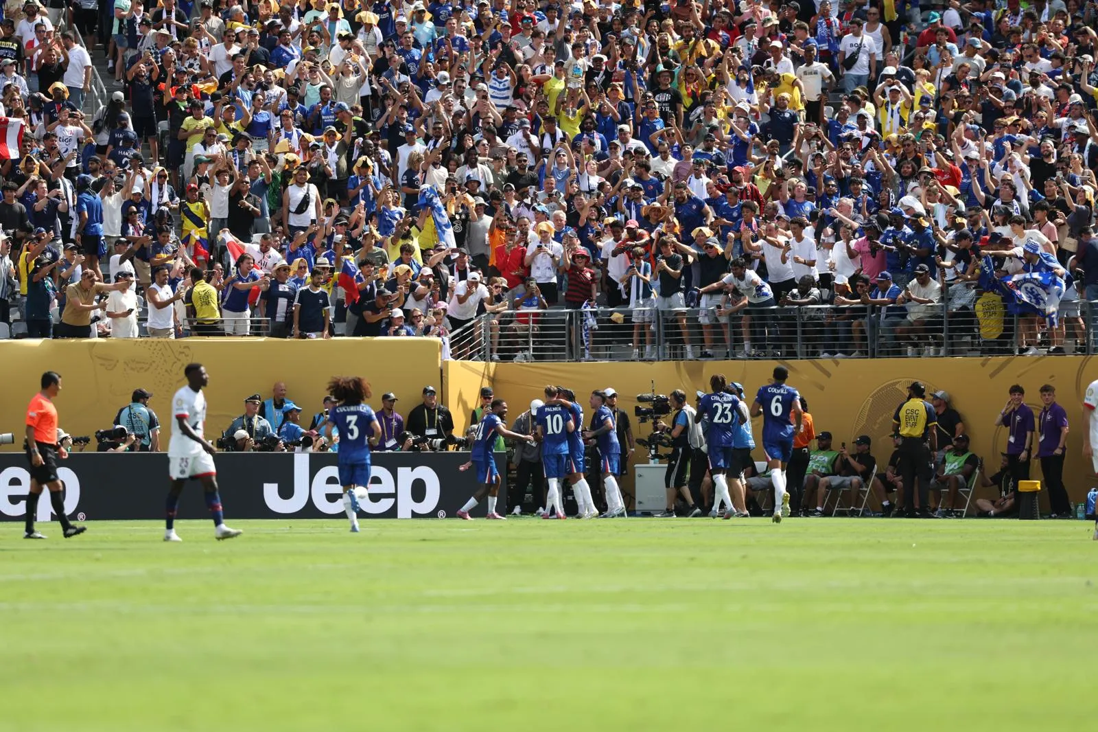 Imagem ilustrativa da imagem O mundo é azul: veja fotos da final da Copa do Mundo de Clubes
