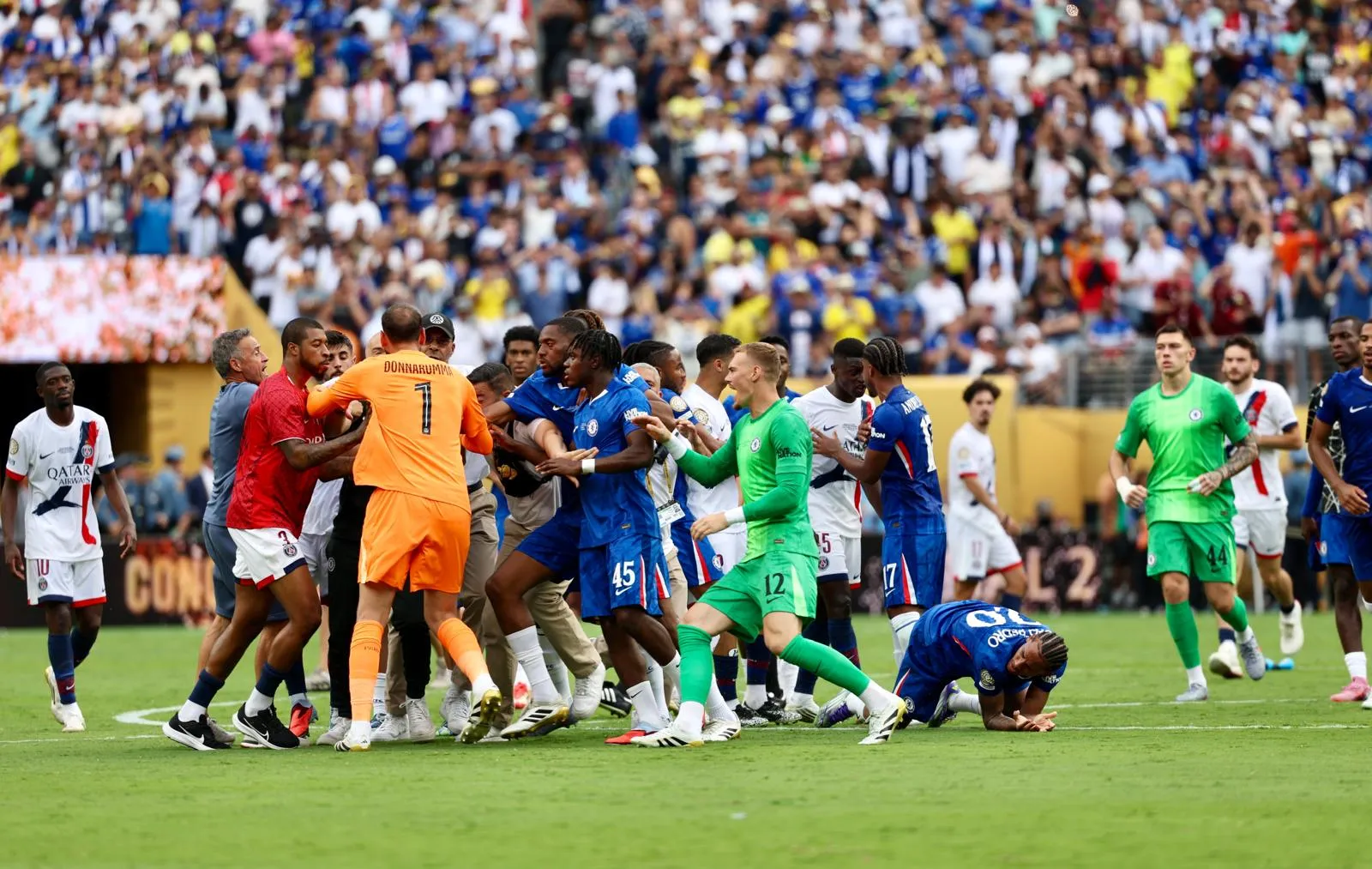 Imagem ilustrativa da imagem O mundo é azul: veja fotos da final da Copa do Mundo de Clubes