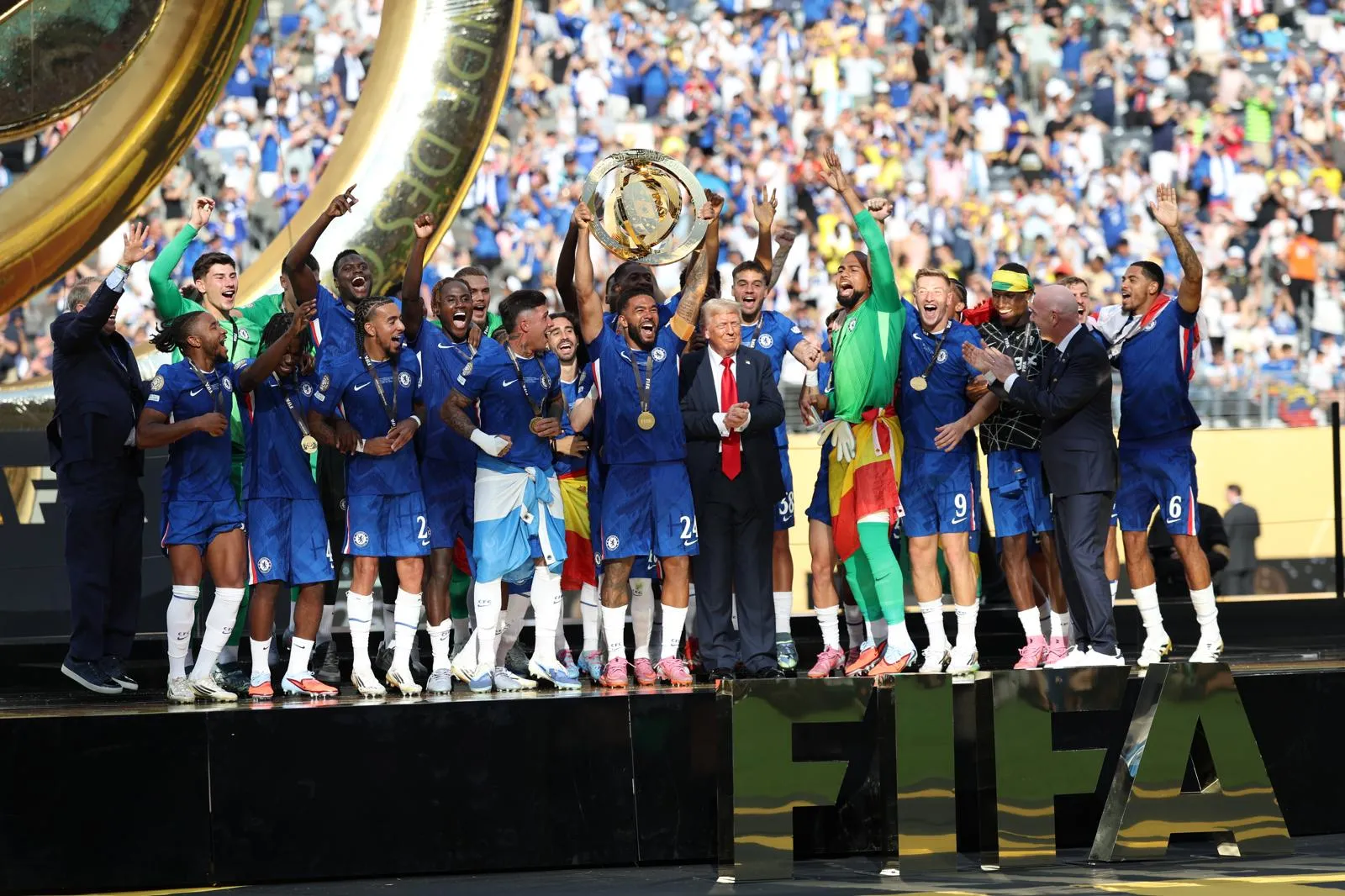Imagem ilustrativa da imagem O mundo é azul: veja fotos da final da Copa do Mundo de Clubes