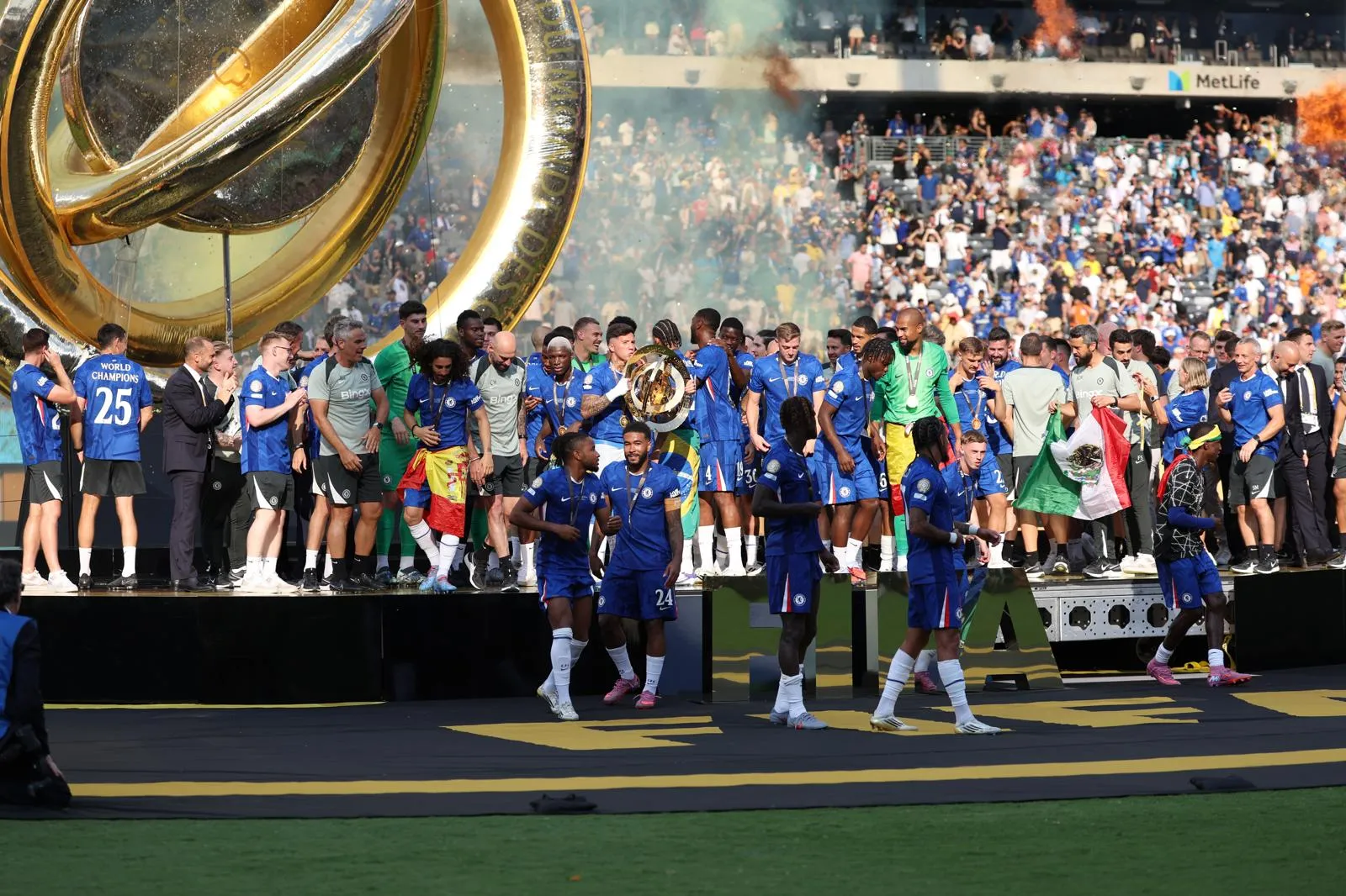 Imagem ilustrativa da imagem O mundo é azul: veja fotos da final da Copa do Mundo de Clubes
