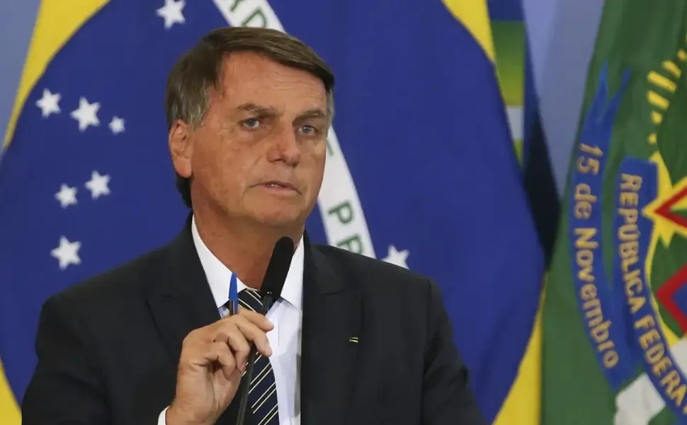 Imagem ilustrativa da imagem PF apreende na casa de Bolsonaro pen drive e cópia de petição contra Moraes