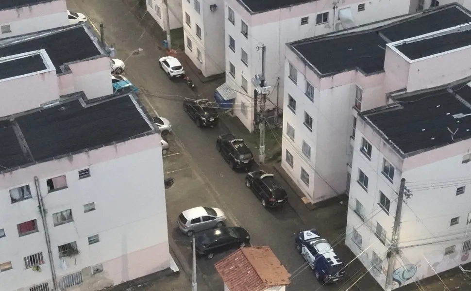 Imagem ilustrativa da imagem PF faz operação contra criminosos que agiam em conjunto residencial na Serra
