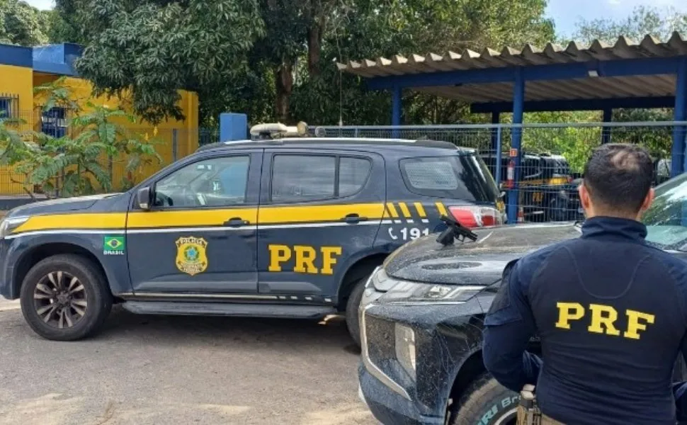 Imagem ilustrativa da imagem PRF recupera veículo roubado e apreende arma de fogo em Linhares